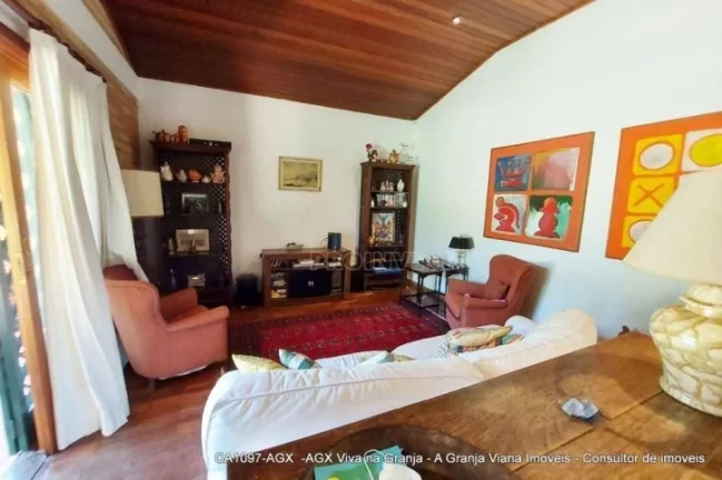 Imagem Belíssima propriedade com ares de Casa de Campo na Granja Viana!
