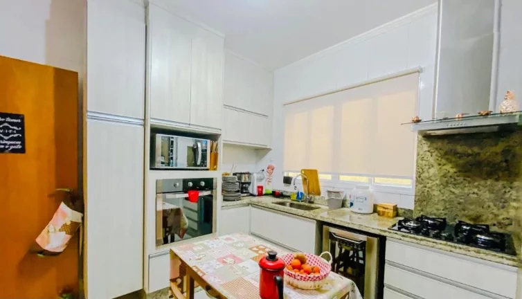 Imagem Sobrado Tatuapé - 125 m² - 3 Suítes - Closet - Varanda - Jd. de inverno - 5 Vagas de garagem - Aceita Financiamento e FGTS