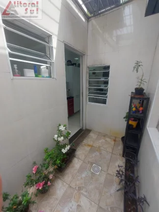 Imagem Imóvel Espaçoso e Aconchegante com 2 Quartos e 2 Vagas de Garagem em Ocian, Praia Grande-SP - Confira!