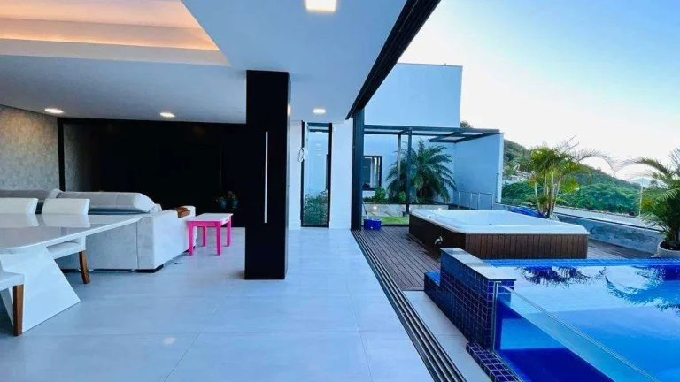 Imagem Casa à Venda, 300m2, 4 Dormitórios (2 suites), 2 Vagas,Trindade, Florianópolis/SC