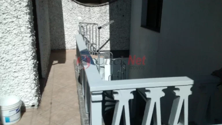 Imagem Sobrado reformado recentemente à venda no bairro Santa Terezinha, São Bernardo do Campo com 3 dormitórios, sendo 2 suíte, 3 vagas, 174m²