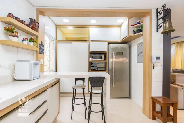 Imagem Sobrado em CONDOMÍNIO FECHADO com 3 Suítes, 2 Vagas, Área Gourmet à venda, 160 m² por R$ 869.900 - Xaxim - Curitiba/PR