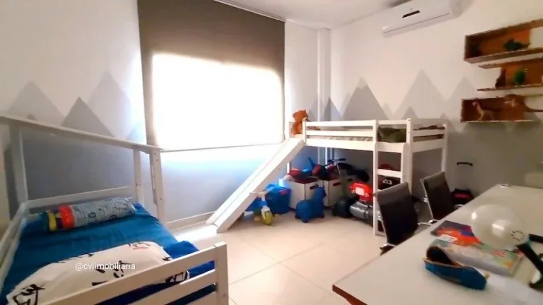 Imagem Casa ampla e espaçosa de 400m2 em terreno de 1.000m2 com muita área verde, luz natural e bem areja...