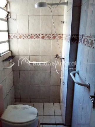 Imagem Apartamento térreo a venda, 2 dormitórios, Suíte, Living, cozinha com armários, lavanderia, 1 vaga coberta.