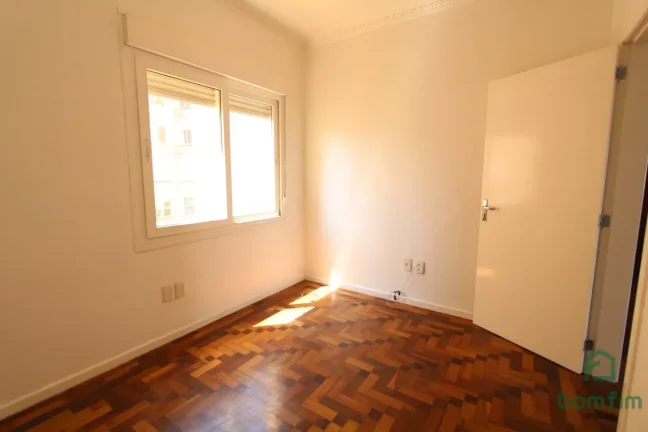 Imagem Apto de 3 dorm. um dorm. suíte, para aluguel na Bairro Bom Fim - Porto Alegre/RS.