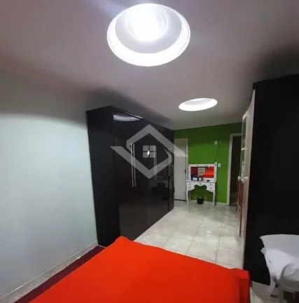 Imagem Casa dúplex com 3 quartos e 240m² em condomínio – Campo Grande RJ