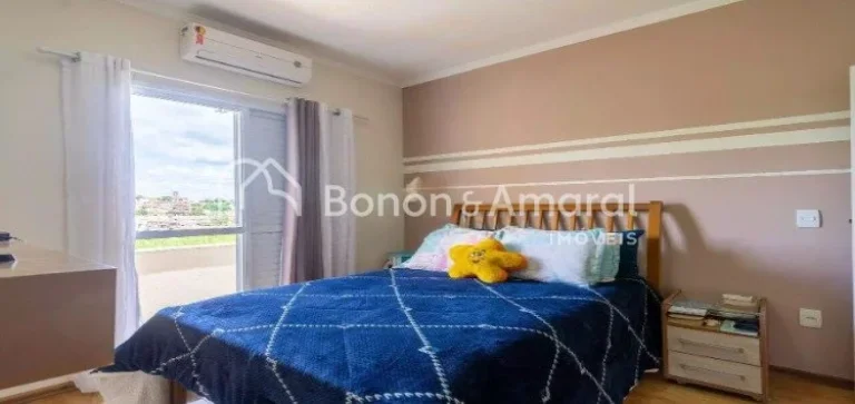 Imagem Esta charmosa casa está disponível para venda em um condomínio tranquilo na cidade de Valinhos. E...