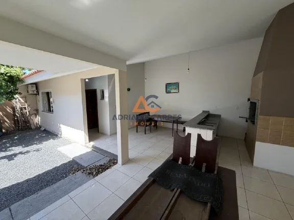 Imagem Casa semimobiliada no Gravatá com 5 dormitórios, sendo 1 suíte com 336m² de terreno a venda pela Imobiliária Adriano Carpes