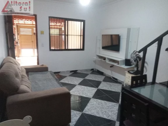 Imagem Casa à venda em Praia Grande-SP, bairro Maracanã: 2 quartos, 1 suíte, sala, 2 banheiros, 1 vaga e 75m² de área. Imperdível!