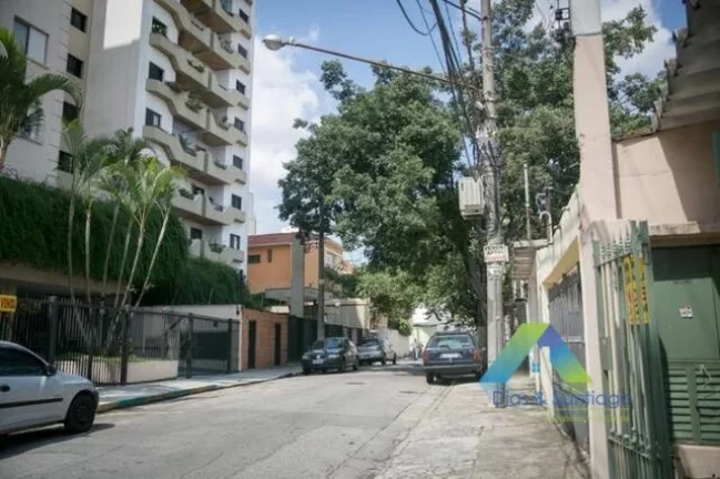 Imagem Terreno com imóvel Comercial/Residencial à 550 metros do Metrô Saúde