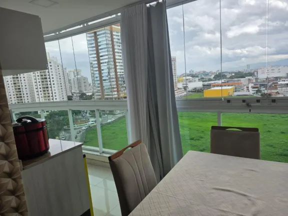 Imagem Vende apartamento de 2 quartos com 70m², incluindo 1 suíte e 1 banheiro social com 3 vagas de garagem.