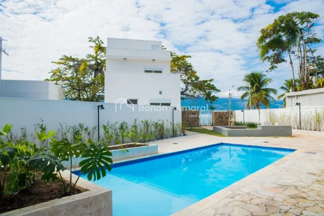 Casa a venda pronta para morar, na Praia das Cigarras em São Sebastião, localizada em condomínio ...