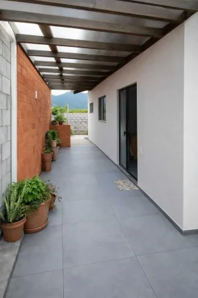 Imagem Casa com 2 dormitórios sendo 2 suítes e 1 vaga de garagem em Governador Celso Ramos/SC