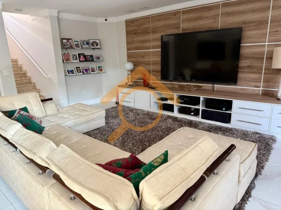 Imagem Casa de Luxo no Condomínio Vila das Magnólias: 4 quartos, 3 suítes, 2 salas, 2 vagas na Jardim Prudência, SP. Aproveite!