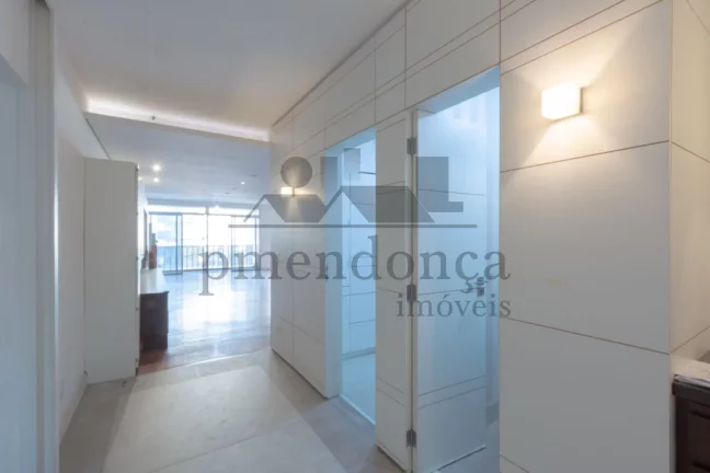 Imagem Apartamento reformado com 230m² em Higienópolis, 3 quartos (1 suíte) e 2 vagas.