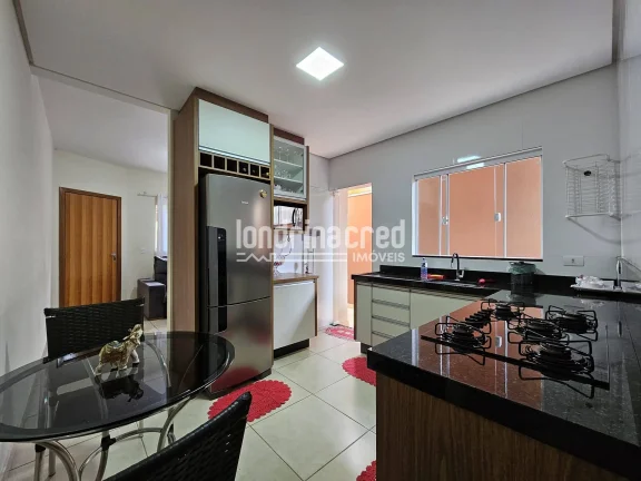 Imagem Casa à venda no Jardim São Paulo 2 – 2 quartos, cozinha planejada, área gourmet com churrasqueira e garagem coberta. Conforto e praticidade em Londrina!
