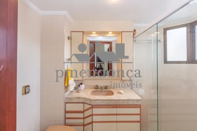 Imagem Cobertura duplex no Alto de Pinheiros com 310 m², 3 quartos ( 1 sui­te ) e 3 vagas.