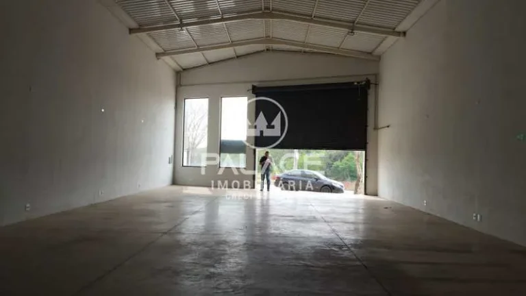 Imagem .Barracão excelente localização com 271,75 m²
 Salão comercial 
 02 banheiros social,;
 Cozinh...