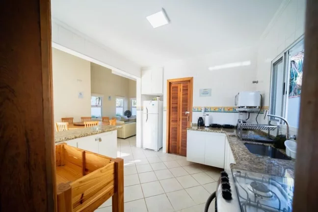 Imagem Morada da Praia - Casa de Praia Sobrado mobiliada para locação no Condomínio Morada da Praia em Bertioga, com 6 dormitórios e piscina