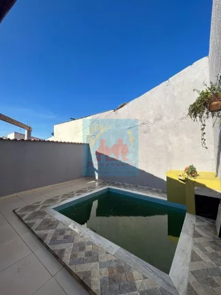 Imagem Casa à 150 metros da Praia do Gaivotas em Itanhaém, 02 dorms, 03 vagas, piscina, churrasqueira 379mil
