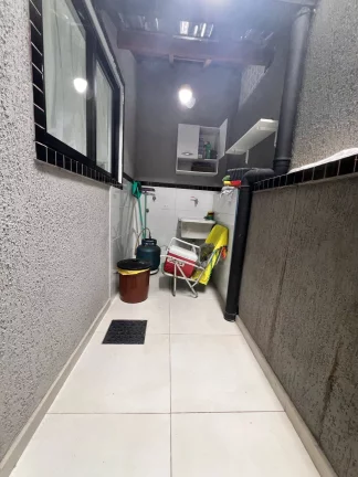 Imagem Lindo sobrado com dois dormitórios condomínio Maracanã - Praia Grande - SP