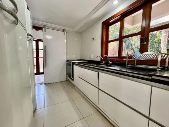 Imagem Casa de Luxo na Riviera de São Lourenço Módulo 26: 3 Quartos, 1 Suíte, Varanda Gourmet, Piscina e Muito Mais!