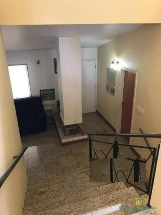 Imagem Linda Casa de 4 dormitórios, 2 suítes, 4 vagas, piscina em condomínio