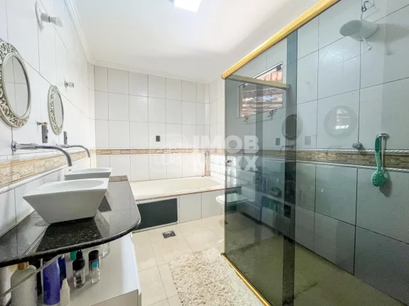 Imagem Casa à Venda em Taguatinga Sul, 300m², 3 Quartos, 2 Suítes SMT