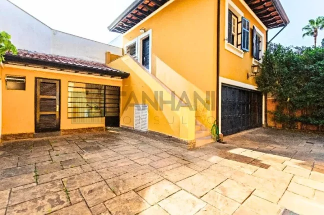 Imagem Casa de Luxo no Jardim Europa: 5 Quartos, 3 Suítes, 4 Salas, 10 Vagas de Garagem, 600m² - Venda ou Locação em SP