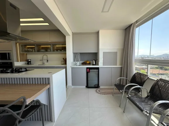 Imagem Apartamento mobiliado com 3 dormitórios e 2 vagas de garagem em Navegantes/SC