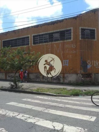 Imagem OPORTUNIDADE! EXCELENTE GALPÃO DE ESQUINA, PRECISA DE PEQUENOS REPAROS. LOCALIZAÇÃO ADEQUADA PARA...