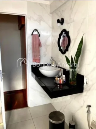 Imagem Ótimo apartamento à venda com 3 quartos, amplo e com varanda em Valinhos/SP.

Apartamento com ambi...