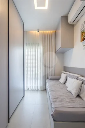 Imagem Apartamento à venda com 3 quartos, sendo 1 suíte, no condomínio Vn Capote Valente, São Paulo - SP