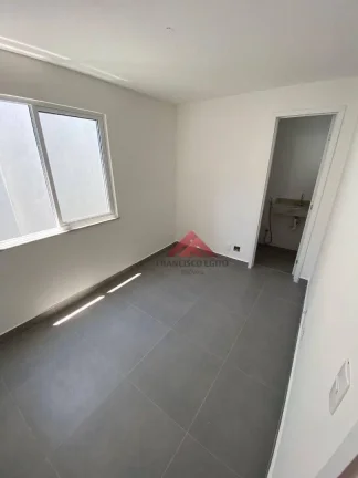 Imagem Venha morar em uma bela casa em pequeno condomínio a 3 minutos da Praia das Flechas.