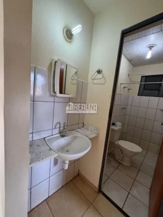 Imagem Casa à venda no Jardim Copacabana, Uberaba - 2 dormitórios e 2 garagens cobertas