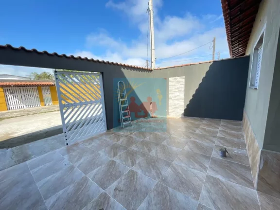 Imagem Casa com Piscina na Praia de Itanhaém, R$ 298mil
