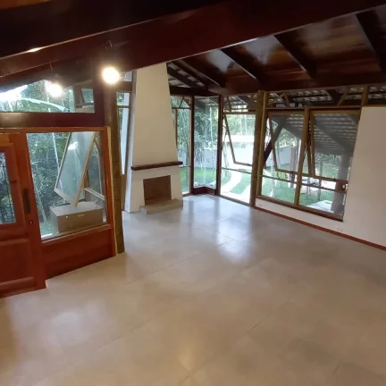 Imagem Vendo esta maravilhosa casa em Condomínio fechado. Nova Friburgo.
