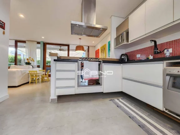 Imagem Belíssima casa de Villagio à venda com 4 Dormitórios sendo 2 suítes 232m² na Riviera de São Lourenço - Bertioga SP