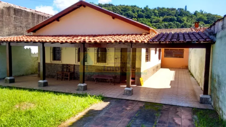 Imperdível casa à venda em Caraguatatuba-SP, bairro Prainha, 3 quartos, 1 suíte, 1 sala, 2 banheiros, 125m² de área. Venha conferir!