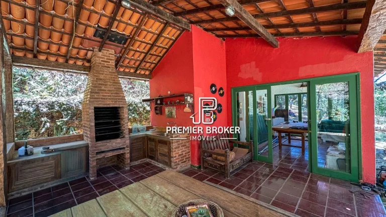 Imagem Casa com 4 dormitórios à venda, 230 m² por R$ 690.000,00 - Zona Rural - Teresópolis/RJ