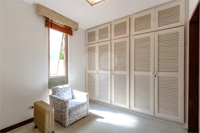 Imagem Casa à venda com 4 quartos, sendo 1 suíte, em Morumbi, São Paulo - SP