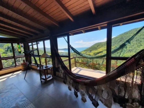 Imagem Casa à venda em Garopaba-SC, Praia da Silveira: 4 quartos, 2 salas, 2 banheiros, 3 vagas, 200m². Imperdível!