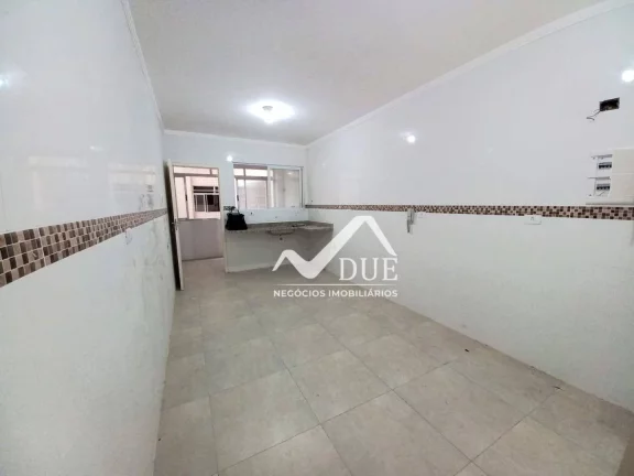 Imagem Apartamento 3 dormitórios, 2 banheiros, vaga demarcada, portaria, 100% reformado com 94m2 de áreà útil. Santos no Marapé próximo a Carvalho.