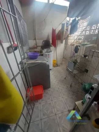 Imagem Sobrado com 309M². 04 quartos e 02 vagas a venda R$ 600 - cidade Domitila -sp