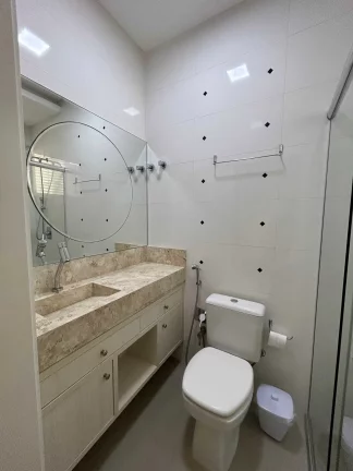 Imagem Apartamento com 3 suítes e 3 vagas de garagem na Meia Praia em Itapema/SC