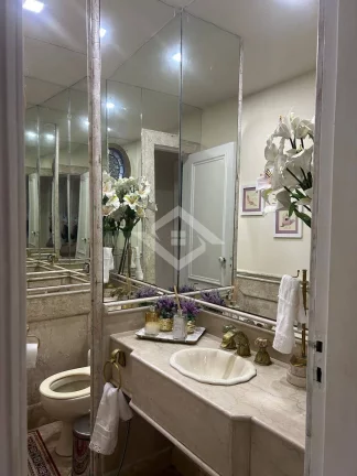 Imagem Casa Duplex de 4 Quartos para Venda na Gávea com 657 m²
