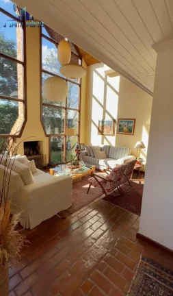 Imagem CASA TÉRREA ESTILO NORMANDO, 4 SUÍTES, TERRENO 1.107m², COND. NA GRANJA