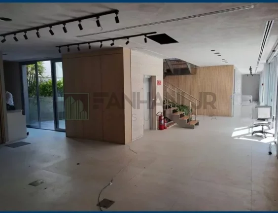 Imagem Excelente oportunidade de locação! Prédio Comercial de 600 m² de alto padrão, com uma localização privilegiada em uma via de grande circulação. Este i