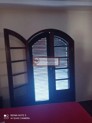 Imagem PORTUNIDADE EXCLUSIVA NA CIDADE DUTRA. Vendo uma casa Assobradada na Cidade Dutra, Próximo ao bolsão de Interlagos. São 3 Dormitórios, sendo 1 Suíte, varanda com vista para a represa, 4 vagas de garagem, Sala 2 ambientes, copa e Cózinha, Área Gourmet com 
