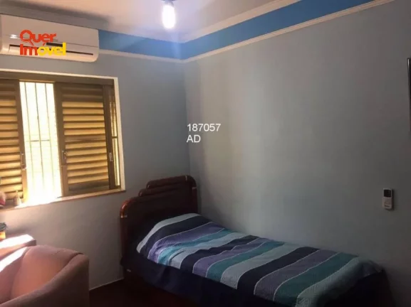 Imagem Casa à venda no Jardim Paulistano, Ribeirão Preto-SP: 3 quartos, 1 suíte, 2 salas, 4 banheiros, 3 vagas de garagem. 206 m². Zona leste! Quer Imóvel Negócios Imobiliários.
